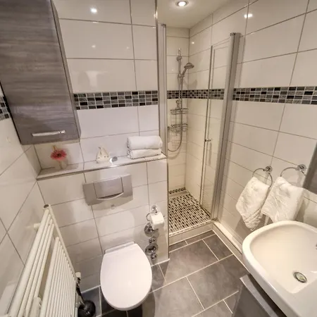 - Haus E, App 0e1104 *